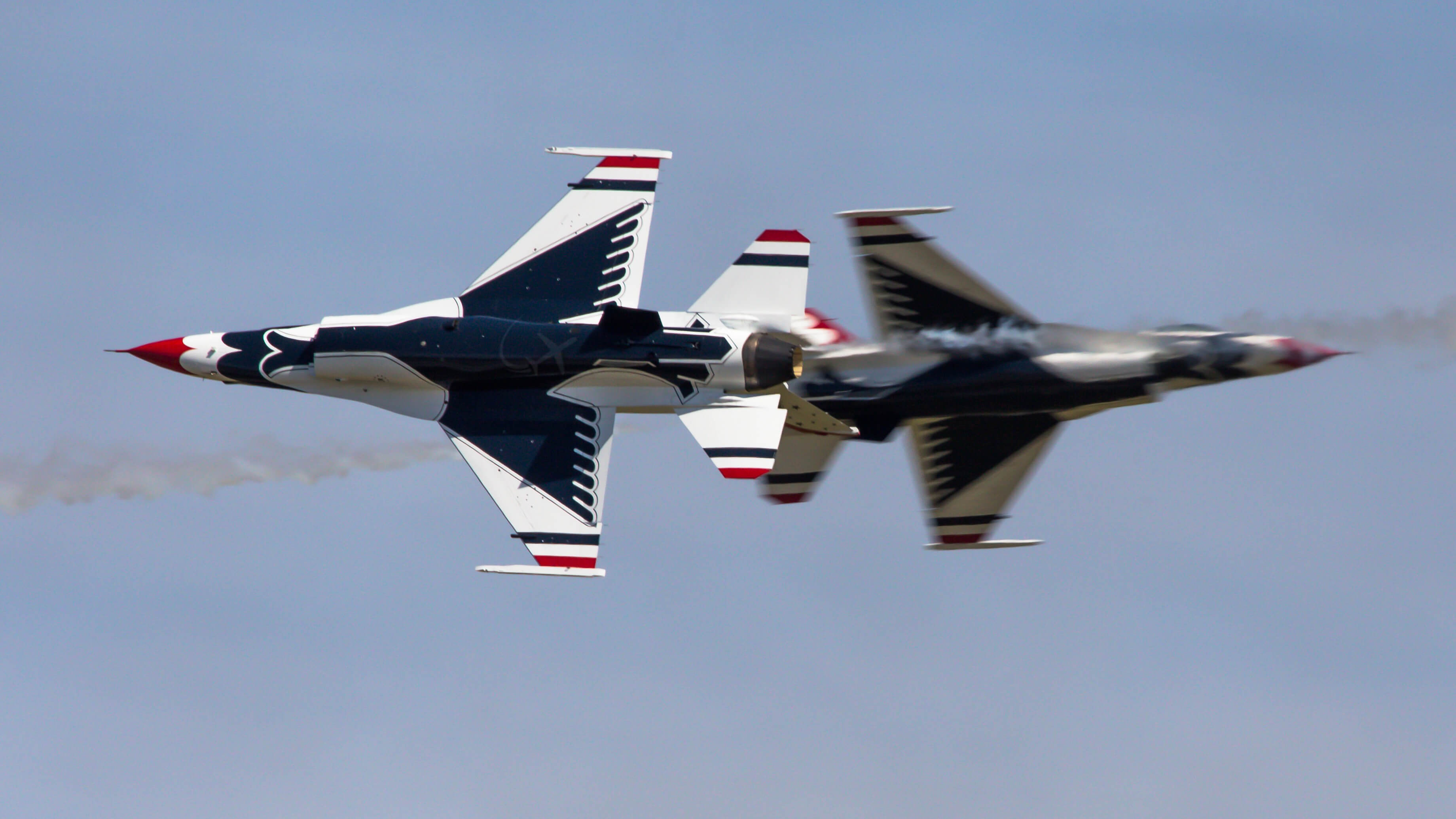 USAF thunderbirds performing in airshow. 