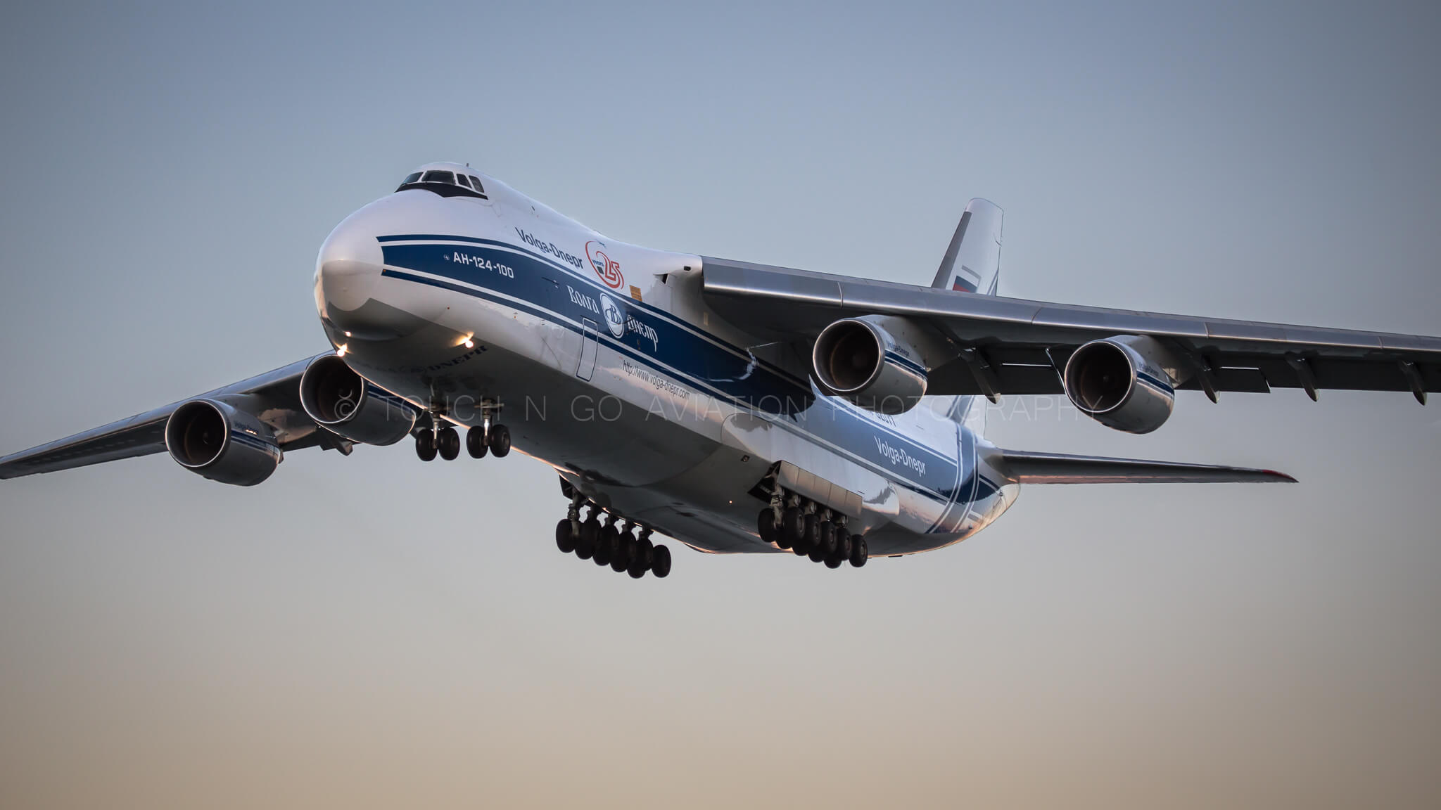 Antonov 124 landing into SFO.